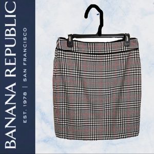 NWOT’s Banana Republic Houndstooth Pencil Skirt